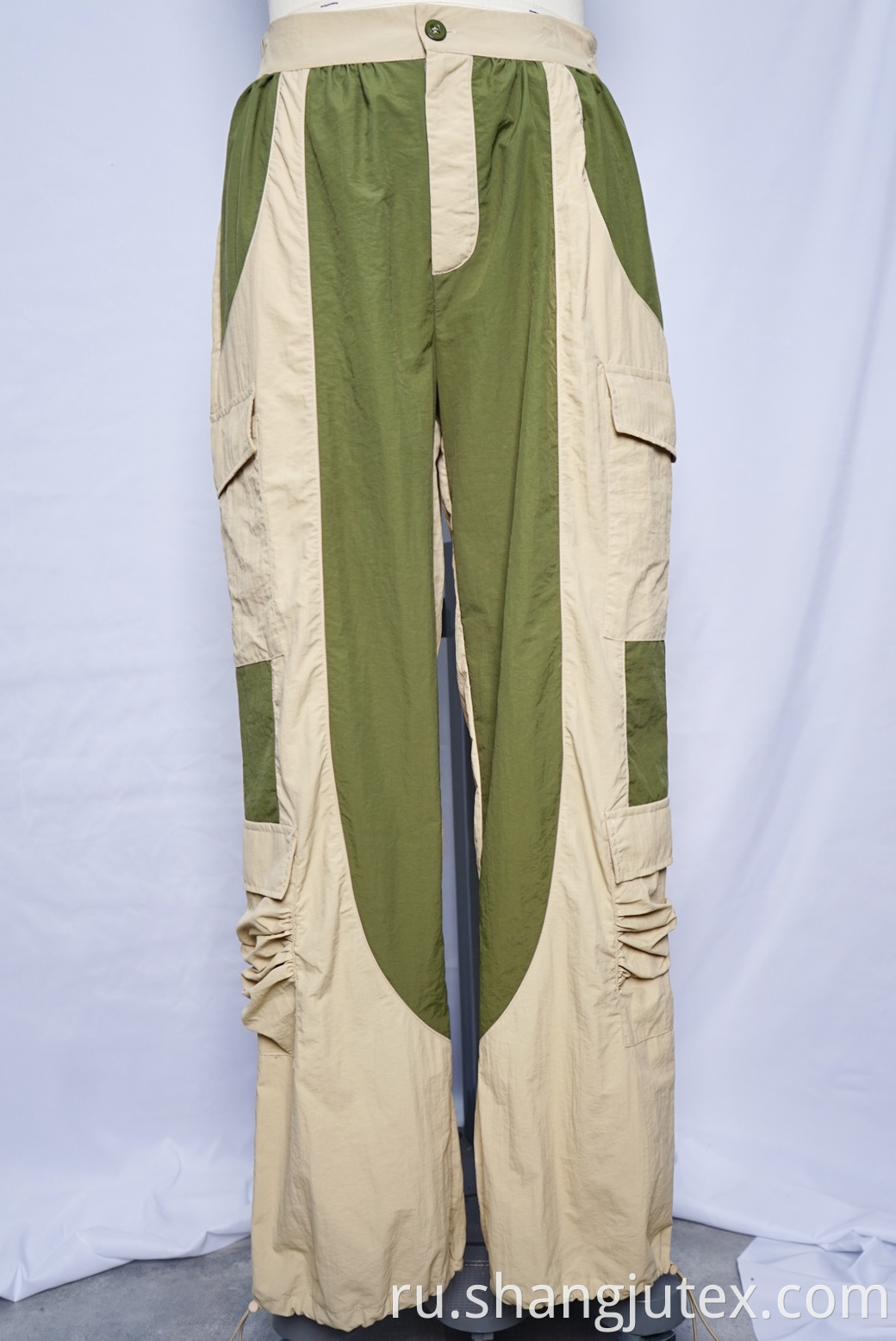 Combination of khaki and military green colors of pants 